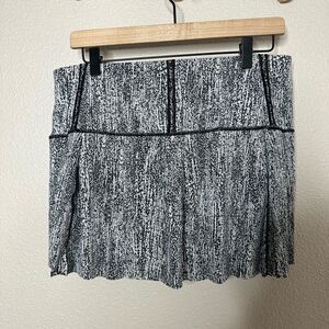 Lululemon Lost in Pace Skirt Sz 10
